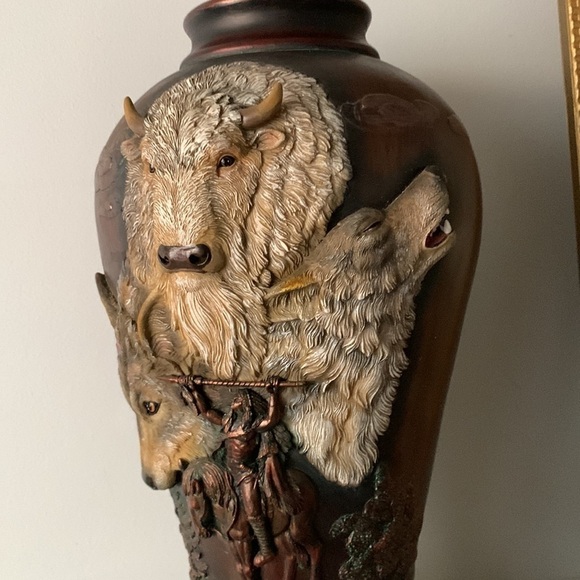 The Bradford Exchange 2007 "Ancient Spirits" 15" Vase Retired animal‎ brown - Picture 3 of 10